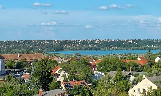 Balatonalmadi Apartamento | Brisa Balaton - modern apartment w/lake view