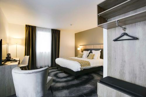 Loches Hotel | Brit Hotel Confort Loches