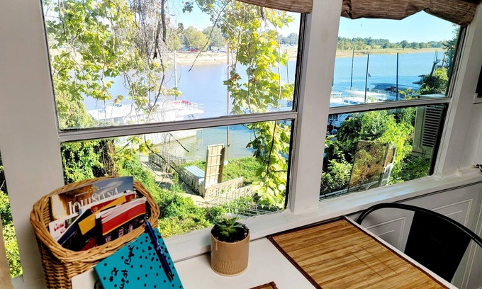 West Monroe Casa | Bruiser-Riverfront Bus! Near I-20/ Unique +Pets OK