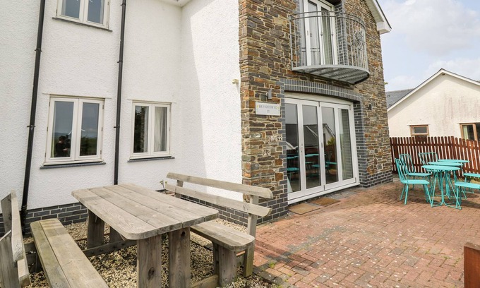 Aberystwyth Cabaña | BRYNHYFRYD, pet friendly, with pool in Aberystwyth