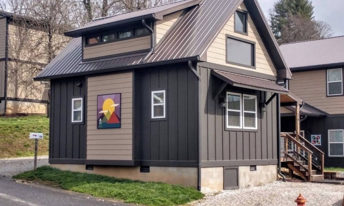 Bryson City Casa | Bryson City Tiny Home - Walk to it All!