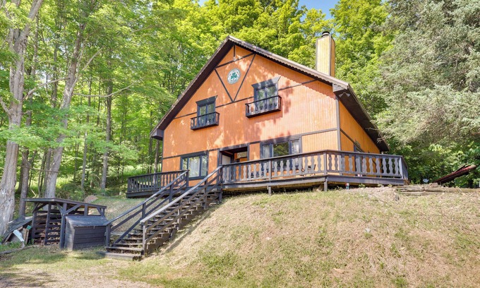 Stambaugh Cabina | 'Buckhorn' in Iron River w/ Sauna: Fish & Hike!
