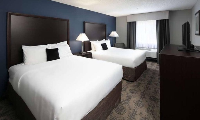 Sequim Complejo | Budget-Friendly Accommodations with Free Parking, Wifi, and Pool