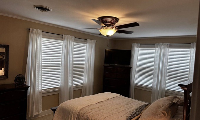 Arkansas City Otro | Built in 1890 in Arkansas City - 4 BR w/extra sleeping areas, cots w/HVAC