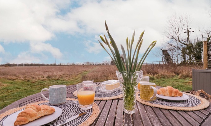 Whepstead Cabaña | Bumble's Retreat