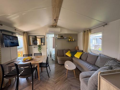 Lattes Casa | Bungalow 341, 6 à 8 pers, wifi, jardin, terrasse, Camping Siblu 4 étoiles le Lac des Rêves