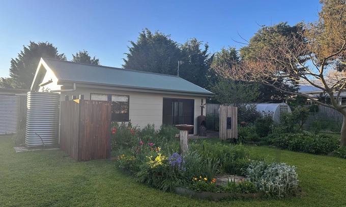 Bungendore Casa | Bungendore Bungalow. The hidden gem in the middle of town.