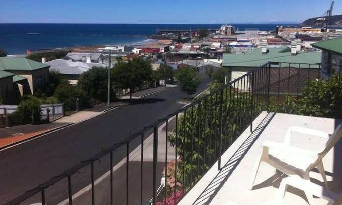 Burnie Casa | Burnie Beach House - 15 Princes Street