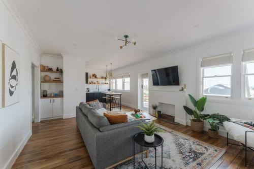 Burnie Casa | Burnie Retreat - Coastal Comfort Awaits