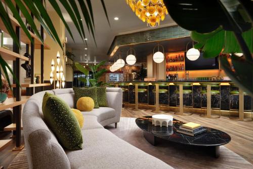 Pico - Robertson Hotel | Burton House, Beverly Hills, A Tribute Portfolio Hotel