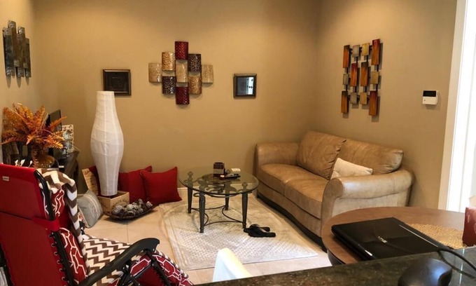 Naples Casa | Jardín de mariposas, naturaleza, acogedora suite privada completa para invitados