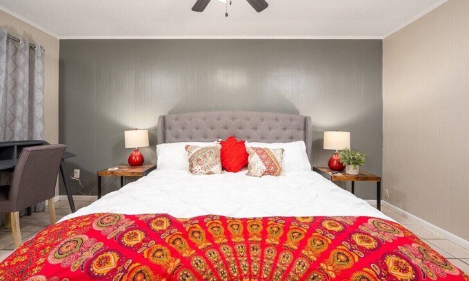 Pineville Apartamento | By Hospitals 🏥 | PetsOK 🐈 | 55" 4KTV | King 🛏