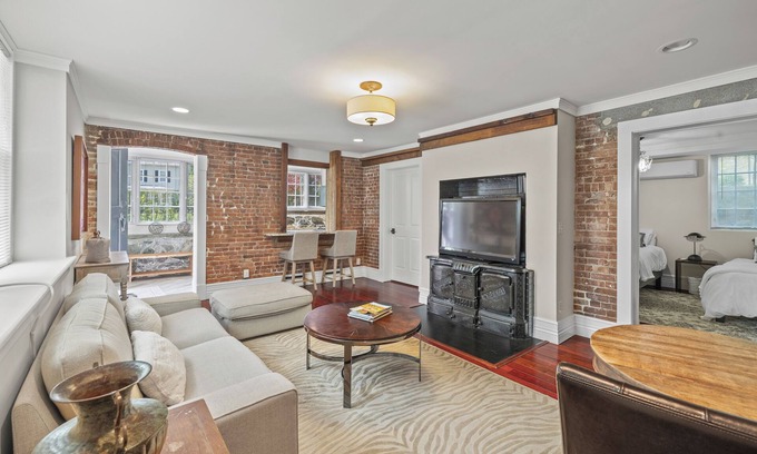 Morristown Apartamento | C&J Signature Stays Historic renovated apartment
