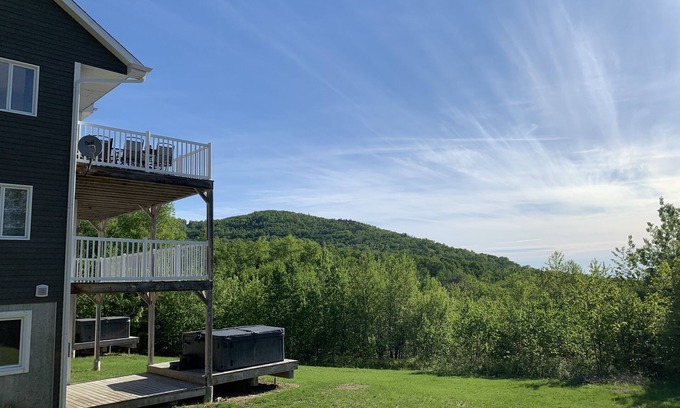 Petite-Riviere-Saint-Francois Chalet De Esquí | Hôtel à la maison - L'Éveil du fleuve, spa et ski