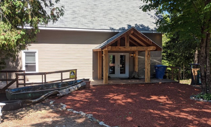 L'lle-du-Grand-Calumet CabaƱa | Lux/waterfront all inclusive on Ottawa Riverš¶š£š£