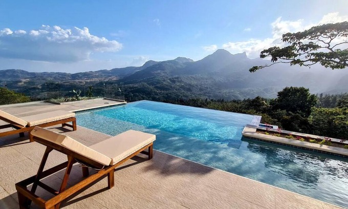 Altos del Maria Villa | Cabaña con Espectacular Vista y Piscina Climatizada