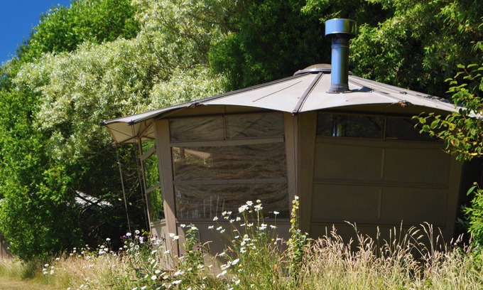 Llantwit Major Cabaña | CABAN DYLLAS, romantic, character holiday cottage in Llantwit Major