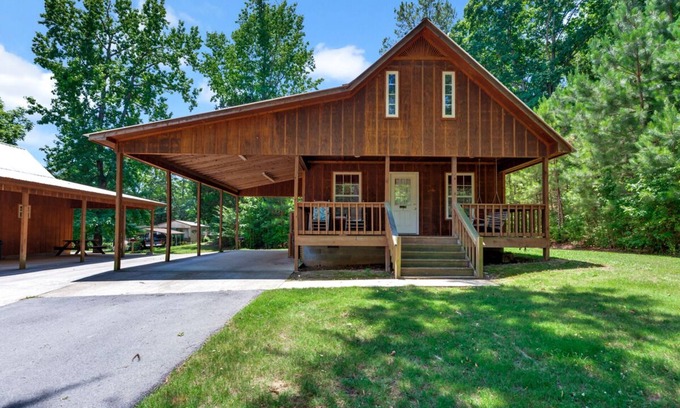 Langston Cabina | Cabin #2 Fisherman's Landing / Fishing Cabin w/ Covered Boat Shelter Sleeps 5