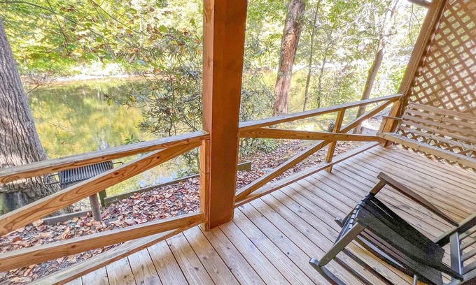 Cherokee Cabina | Cabin #2 - Riverfront w/ Gas Fireplace and more!