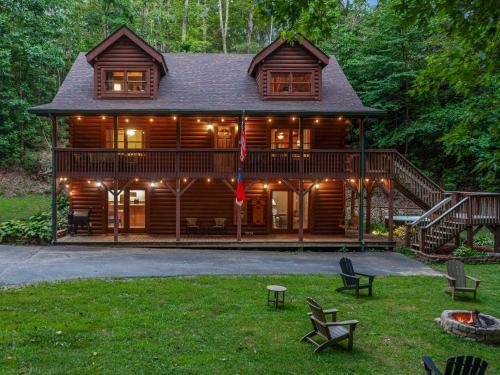 Marion Casa | Cabin 3 Miles off I-40-hot tub-firepit-secluded better than a Hotel
