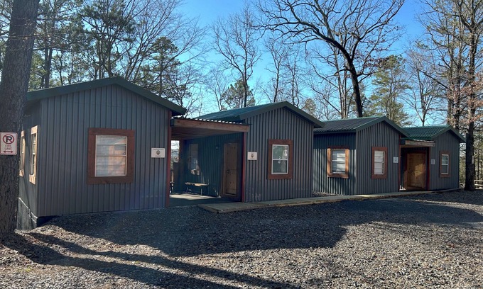 Hatfield Alquiler De RV | Cabin 3 - Rustic Mountain Cabin - Up to 4 persons