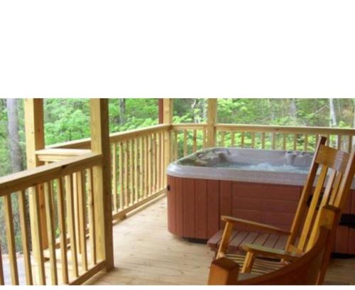 Hendersonville Casa | Cabin in the Treetops-Peaceful 1BR 20-Acre Rural Retreat-HotTub&WiFi near Asheville