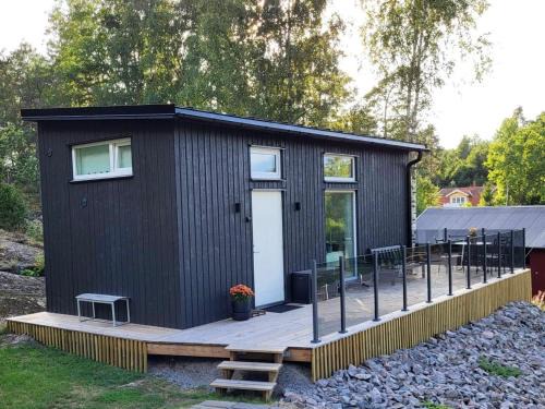 Eskilstuna Apartamento | Cabin in the woods, close to Lake Mälaren