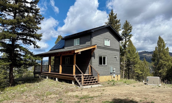 Clinton Cabina | Cabin Retreat: Mountain Views, Starlink Wi-Fi, Stargazing, Hiking, Adventures!