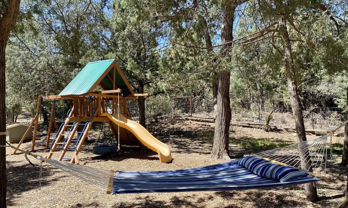Payson Cabina | Cabin w/ Outdoor Fun! Firepit, Playset, BBQ & More