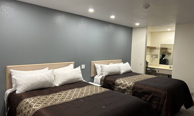 Victorville Hotel | California Inn & Suites Adelanto US 395