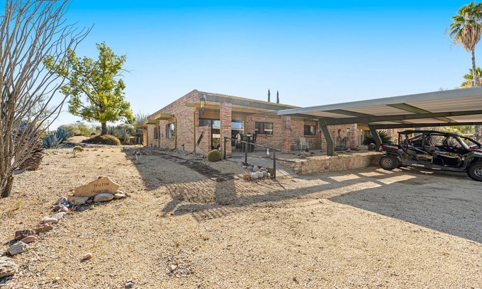 Carefree Condominio | Calming condo with pool, fireplace, fast WiFi & W/D - golf nearby