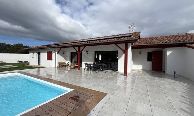 Cambo-les-Bains Casa | Cambo-les-Bains: Casa 3 Habitaciones, Piscina Privada, Internet, Aparcamiento