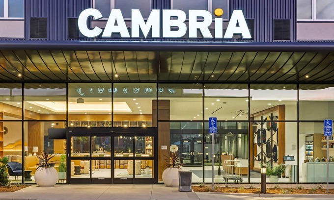 Burbank Hotel | Cambria Hotel Burbank Airport