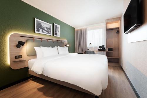 Le Blanc-Mesnil Hotel | Campanile Blanc-Mesnil