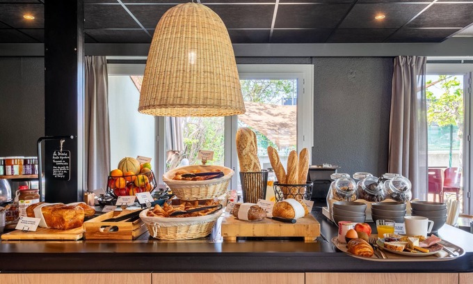 Meaux Hotel | Campanile Meaux