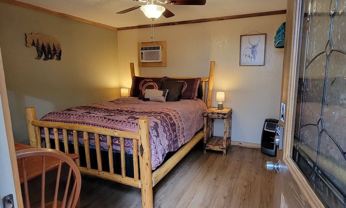 Shingletown Alquiler De RV | Camping Cabin A at Bigfoot Lodging Lassen