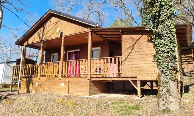 Peyrignac Chalet De Esquí | Campsite LA GARENNE *** - 15 Chalet Les Pivoines 40m2 + TV + Covered terrace+ Dishwasher 5 people