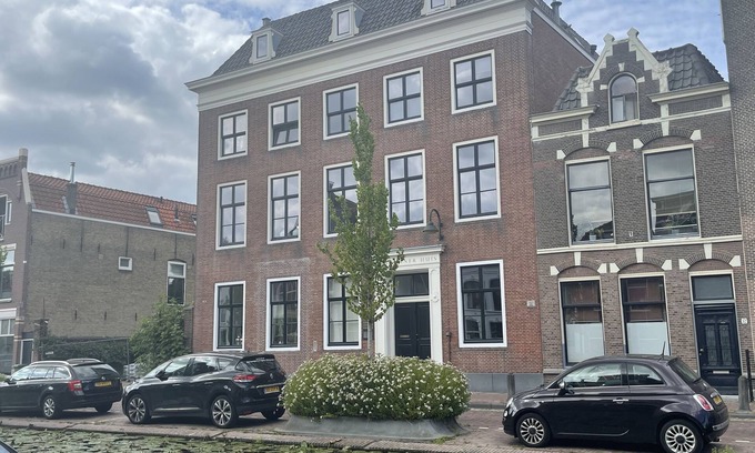 Gouda Apartamento | Canal house ground floor in historic center Gouda