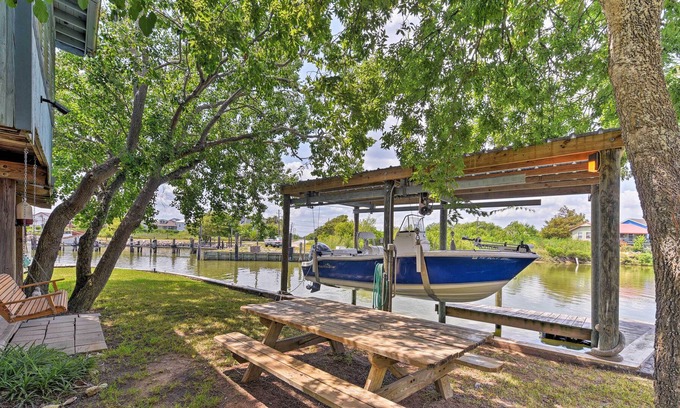 Dickinson Cabaña | ¡NUEVO! Canalfront San Leon Apt -Por Kemah & Galveston