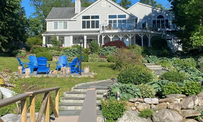 Danbury Casa | Candlewood Lake Perfection: Casa grande con piscina en el lago con capacidad para 13-19.