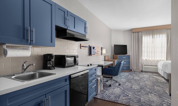 Alexandria Hotel | Candlewood Suites Alexandria by IHG