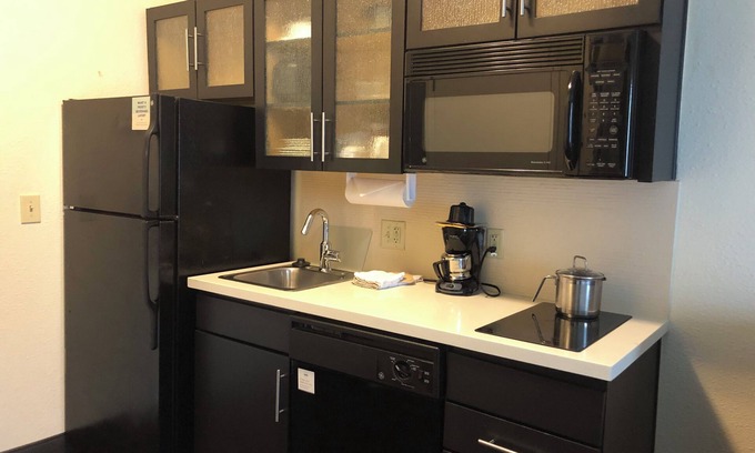 Fort Wayne Hotel | Candlewood Suites Fort Wayne by IHG