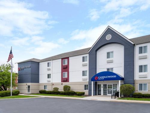 Rockford Hotel | Candlewood Suites Rockford by IHG