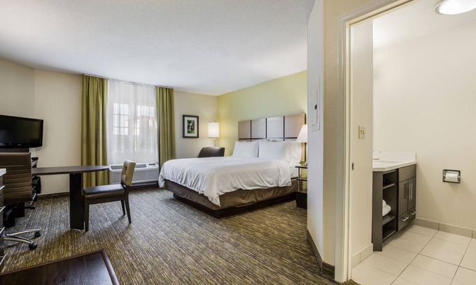 Northwest Hotel | Candlewood Suites Virginia Beach Town Center by IHG