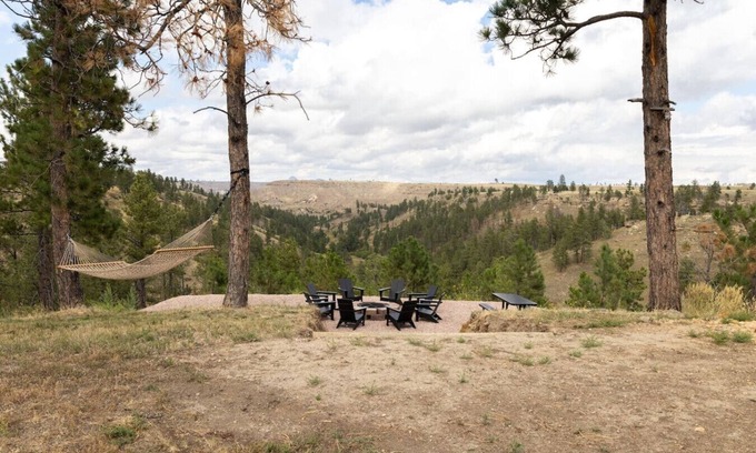 Moorcroft Cabina | Canyon Hideout at Devils Tower