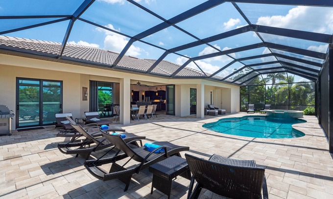 Pelican Villa | Cape Coral villa de ensueño en el canal en el suroeste, construida en 2014, orientada al sur, piscina + spa