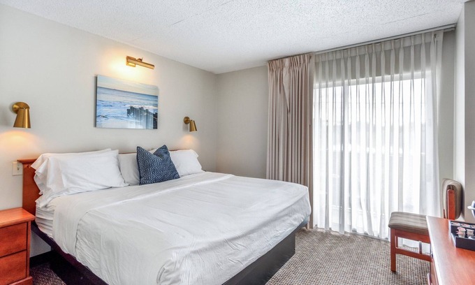 Rehoboth Beach Apartamento | Cape Suites Room 1 - Free Parking!