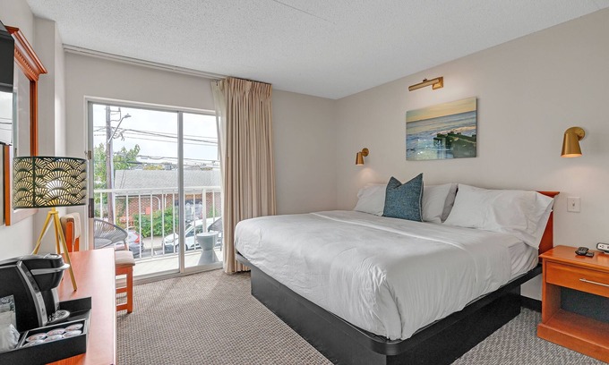 Rehoboth Beach Apartamento | Cape Suites Room 3 - Free Parking!