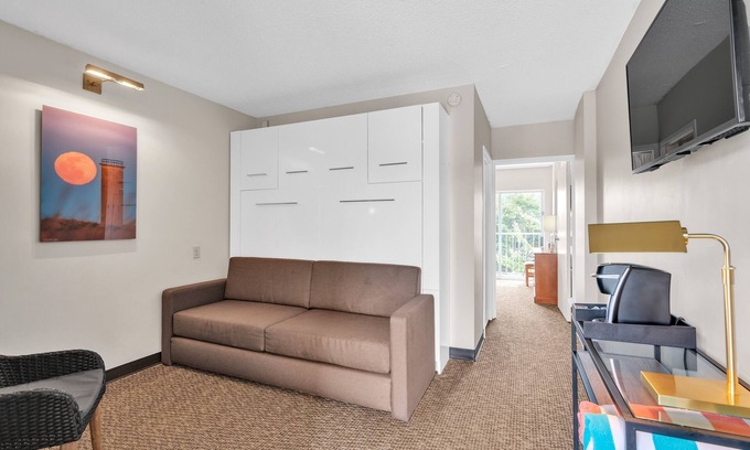 Rehoboth Beach Apartamento | Cape Suites Room 6 - Free Parking!