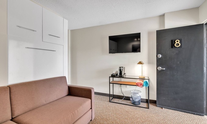 Rehoboth Beach Apartamento | Cape Suites Room 8 - Free Parking!
